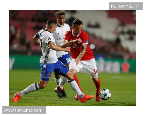 巴萨与曼联对决詹俊解说精彩瞬间回顾与分析